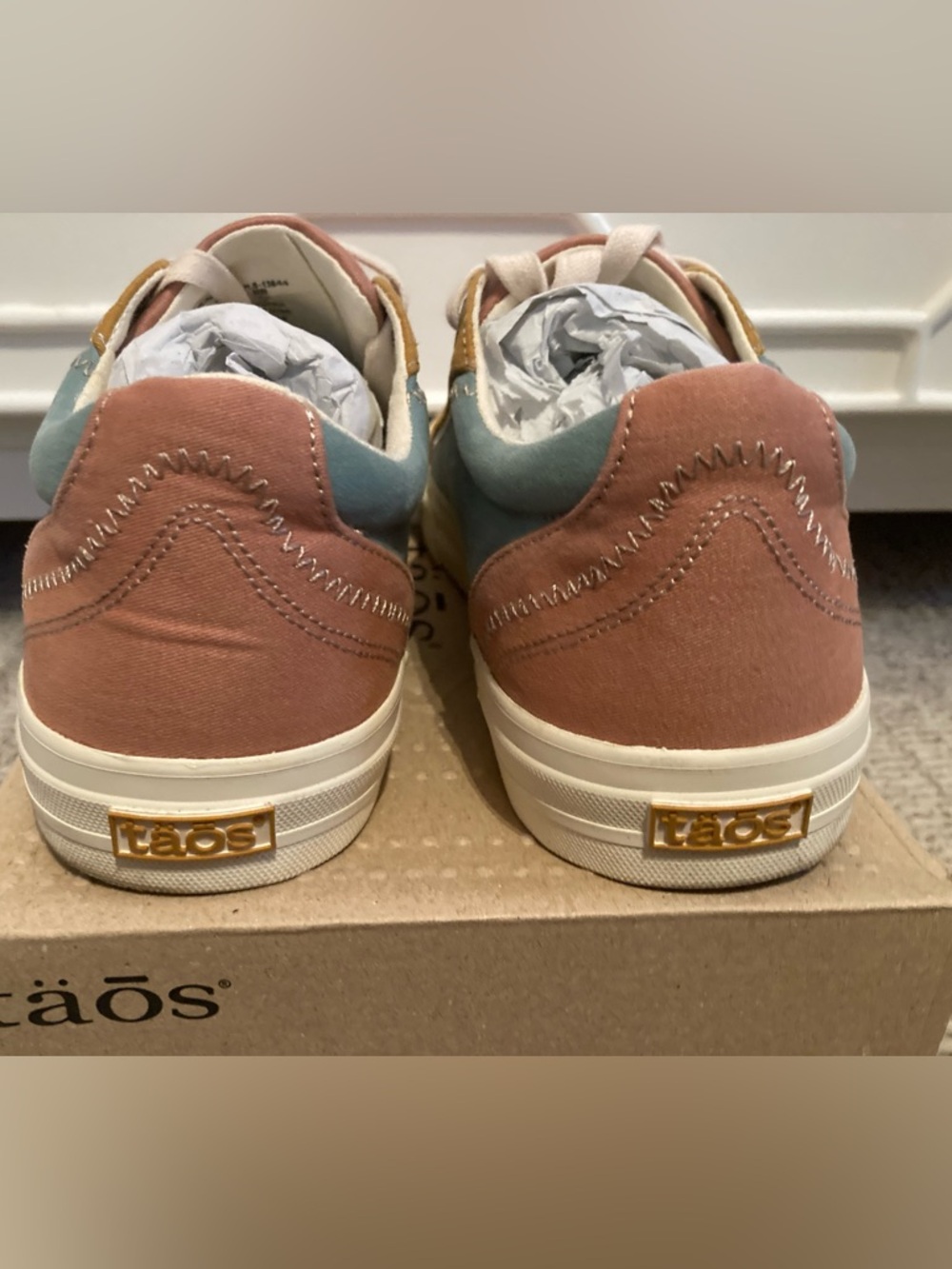 täos color-block Sneakers - Like New - Picture 5 of 9